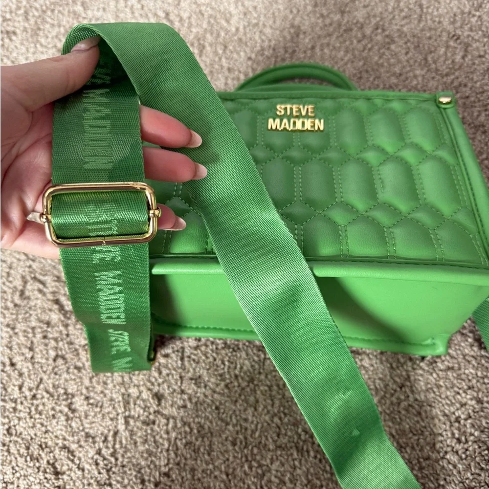 Steve Madden Green Quilted Handbag 💚 - Picture 3 of 4